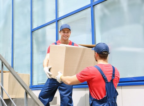 Different removal truck sizes available for hire in Italy