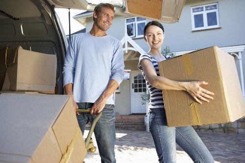 Professional removal van service in Italy for apartment moves